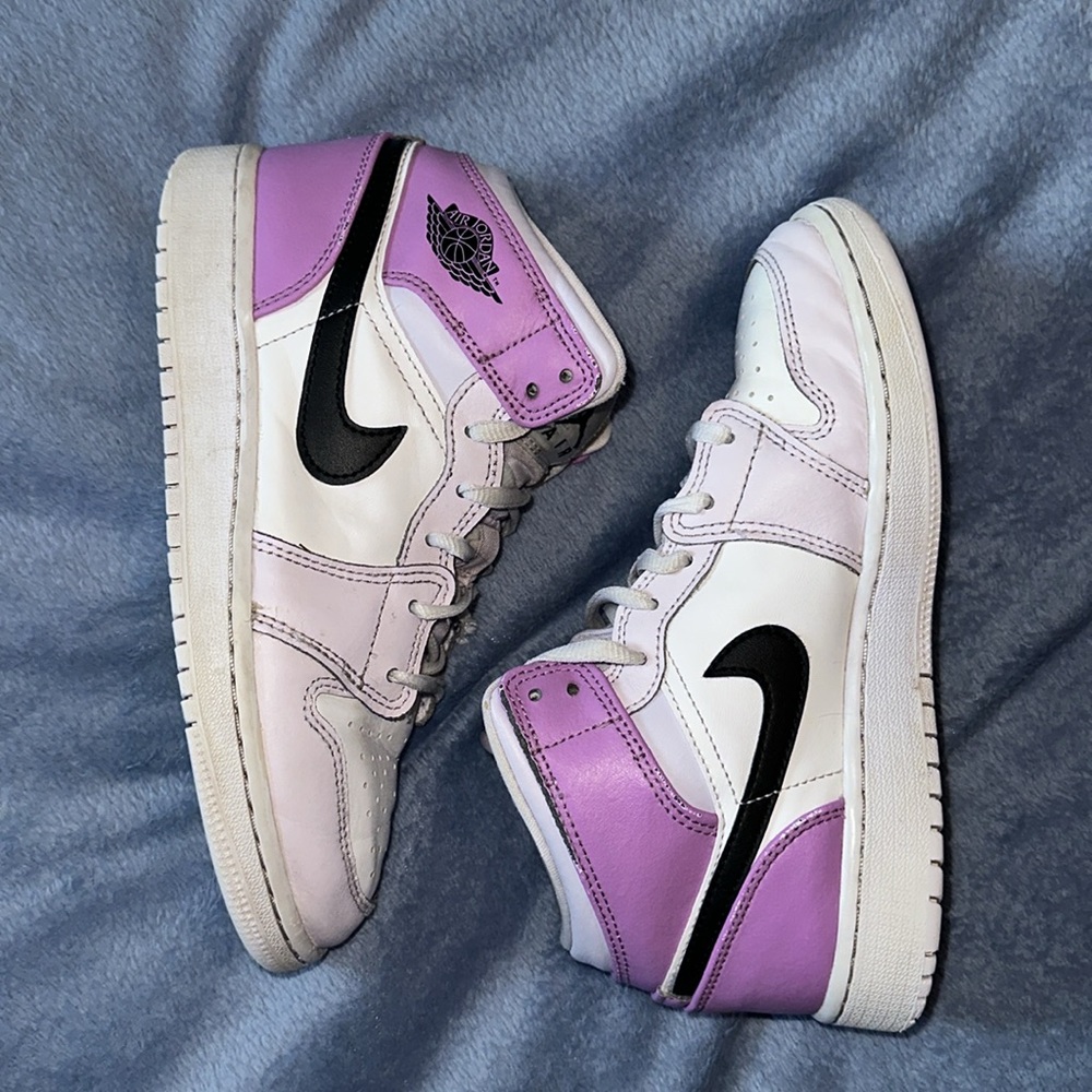 Youth 4Y Air Jordan mid 1 purple and white sneakers